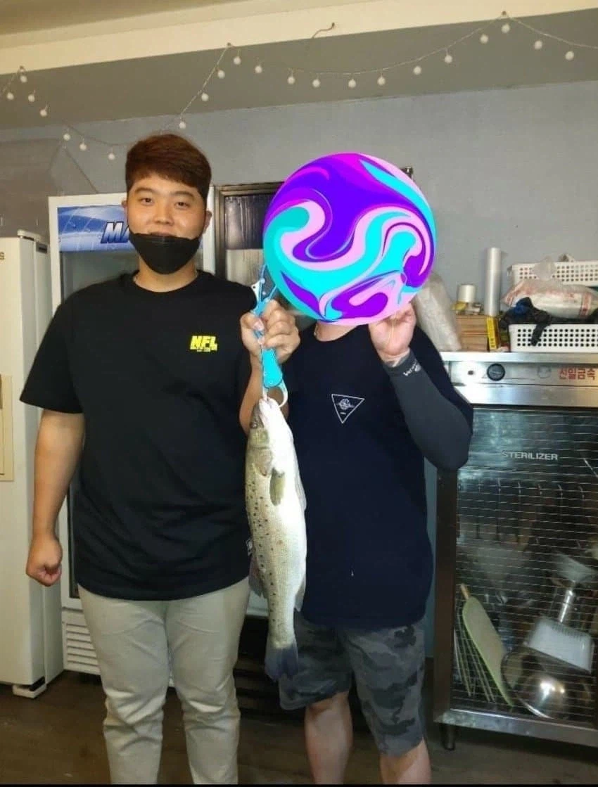 롯데 야구 선수의 은밀한 한밤중의 사생활.jpg_1.webp