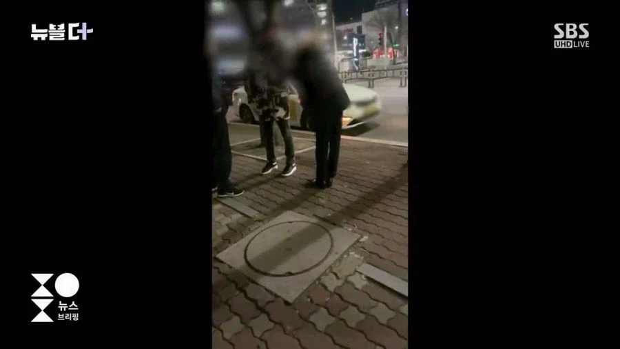 행패부리다 급 공손해진 취객_6.webp