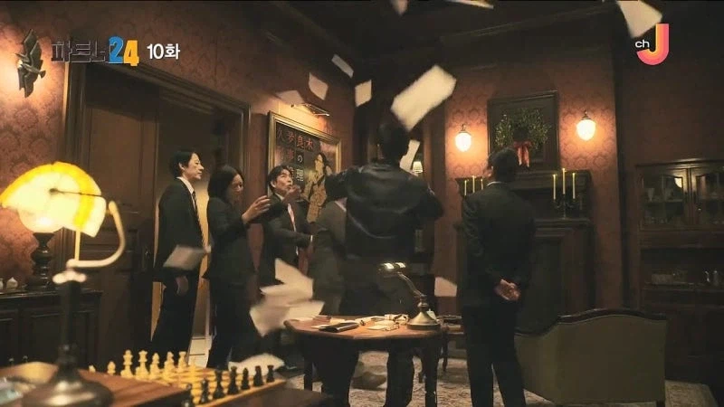 100만 부 넘게 팔린 추리소설의 고스트 라이터_20.webp