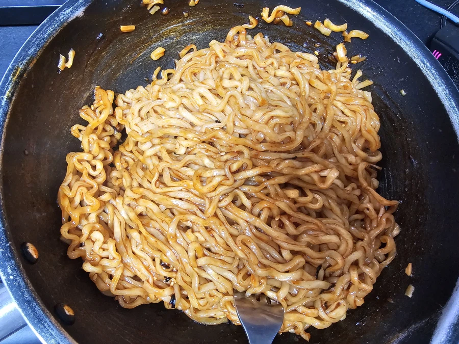 불닭먹을때3봉지 핵불닭먹을때 2봉지 먹는 한국인_1.webp