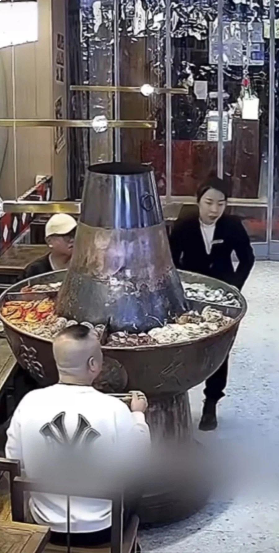 훠궈 주문을 말린 직원_2.webp