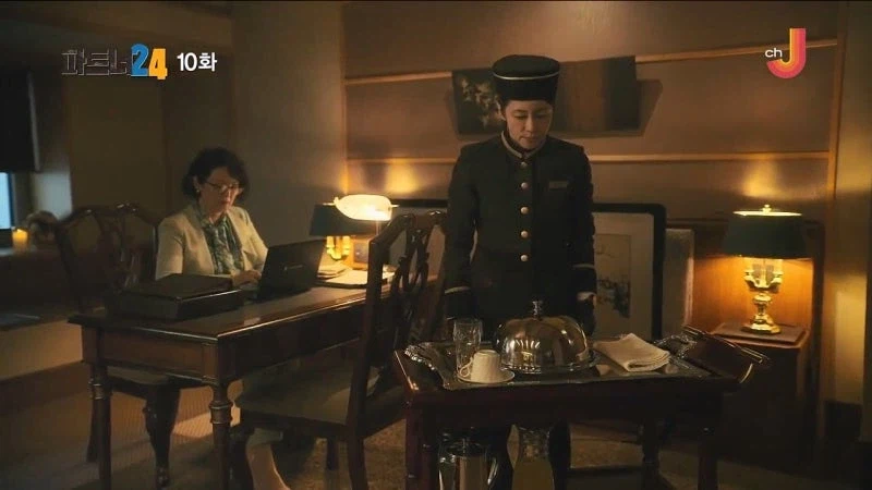 어느 여자 팬이 소설가에게 살의를 품은 이유_1.webp