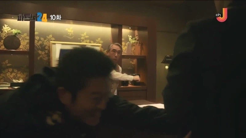 어느 여자 팬이 소설가에게 살의를 품은 이유_4.webp