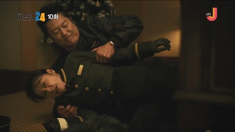 어느 여자 팬이 소설가에게 살의를 품은 이유_5.webp