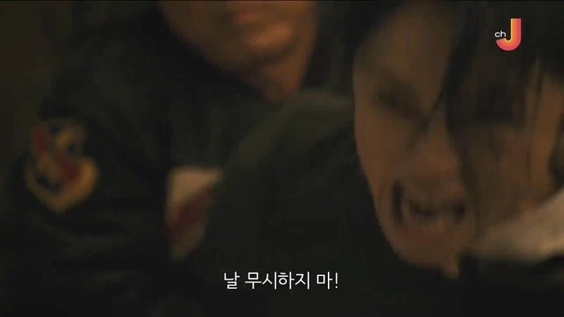 어느 여자 팬이 소설가에게 살의를 품은 이유_13.webp