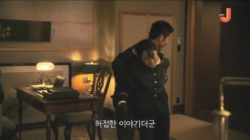 어느 여자 팬이 소설가에게 살의를 품은 이유_19.webp