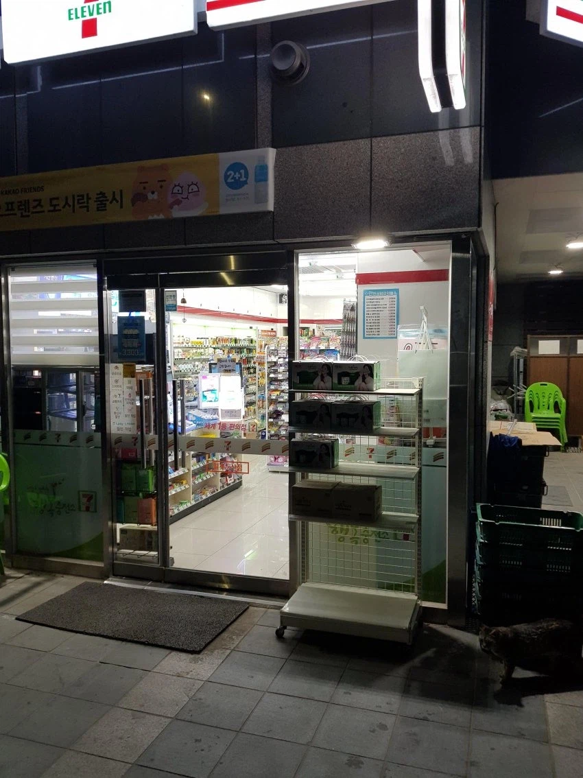편의점 알바가 사라졌다_1.webp