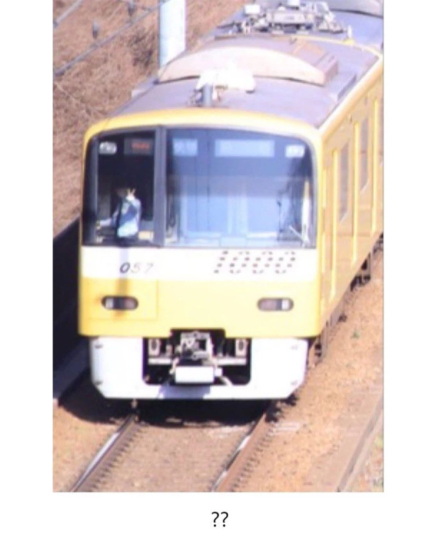 벚꽃과 기차사진_3.webp