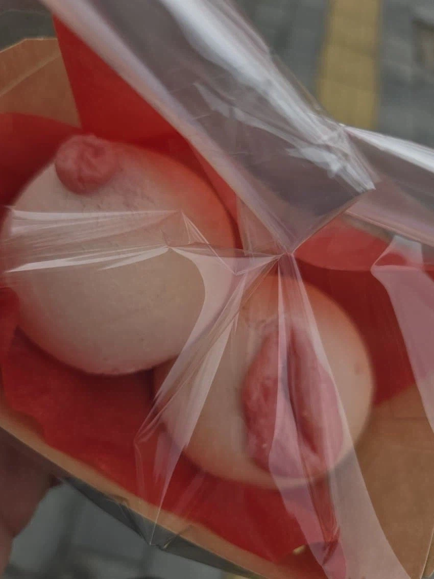 모양이 많이 음탕한 빵_1.webp