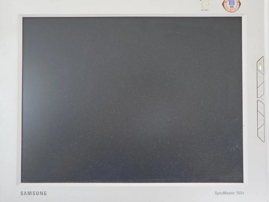 이거 오래된 회사 모니터인데 아직 동작함_1.webp