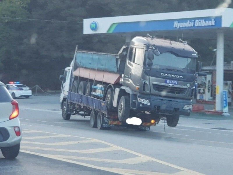 도로에서 현대예술 하는 사람들_4.webp