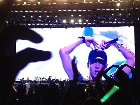 내한공연 온 가수들의 뭔가 무시무시한 사진_3.webp