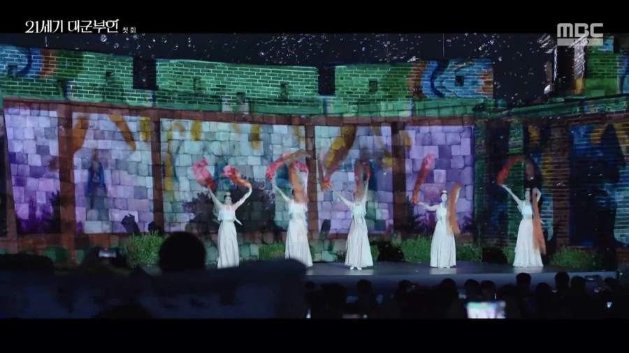 대군부인) 국왕 탄신일 장면에선 이게 문제되었어야 함_4.webp