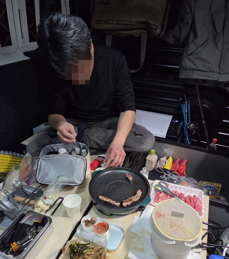 놀이용차로 드뎌 스텔스 차박해봄_6.webp