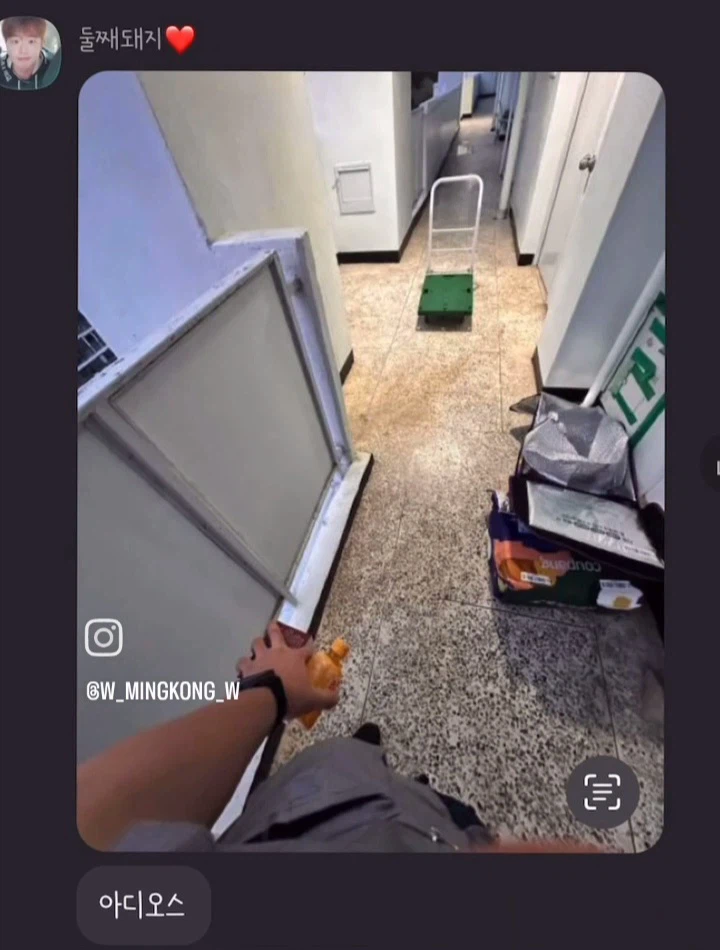 배달원이 냉장고에 넣고 갈 수도 있지!_9.webp