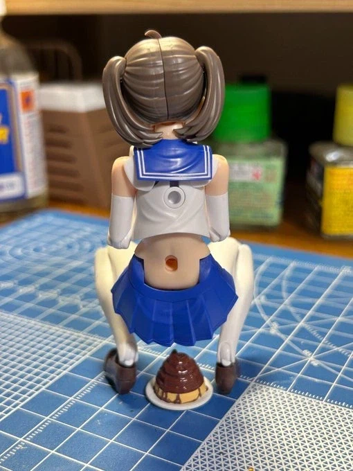 얘들아 싸우지 말고 예쁜 걸프라 작례나 봐라_1.webp