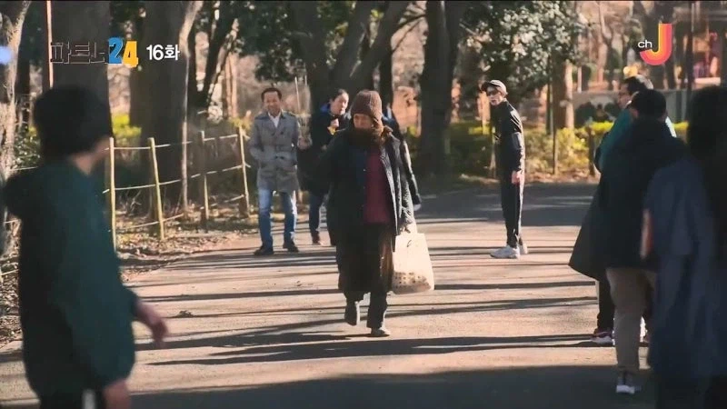 사람이 죽었는데 마을 사람들이 좋아함_38.webp