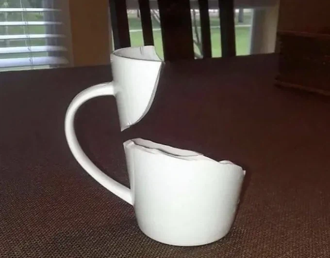 컵이 깨졌는데 오히려 특별해 보임.jpg_1.webp