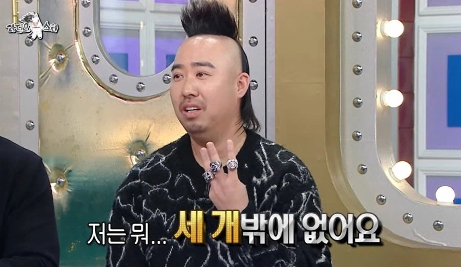 유희관 앞에서 야구 우승반지 자랑하는 황재균_5.webp