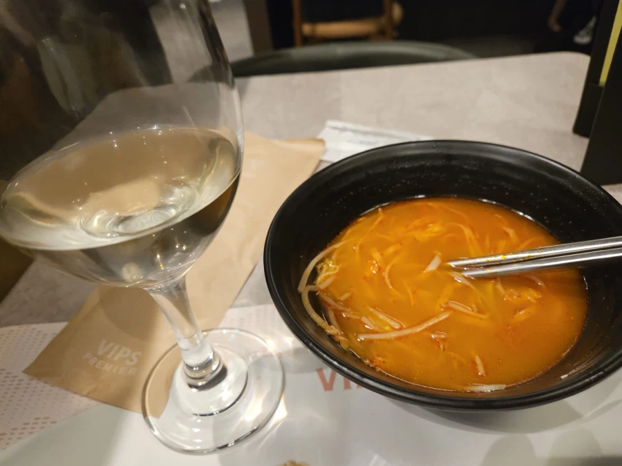 마라탕이랑 화이트와인 이거 왜 어울리냐_1.webp