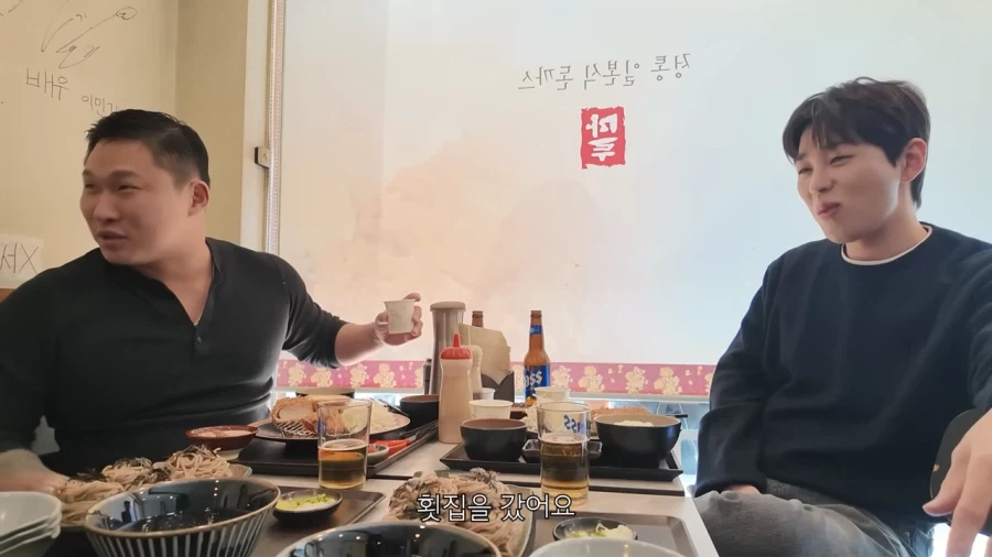 횟집 싯가를 보는 딘딘과 스윙스의 차이_3.webp
