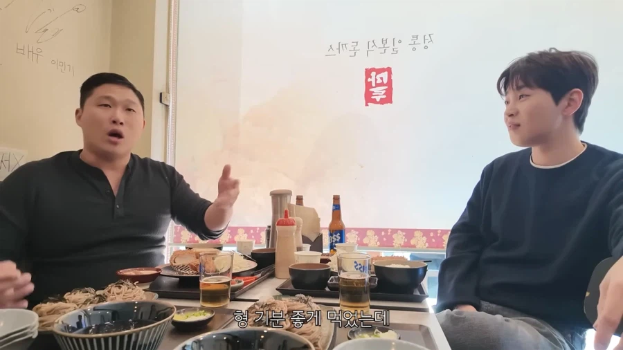 횟집 싯가를 보는 딘딘과 스윙스의 차이_14.webp