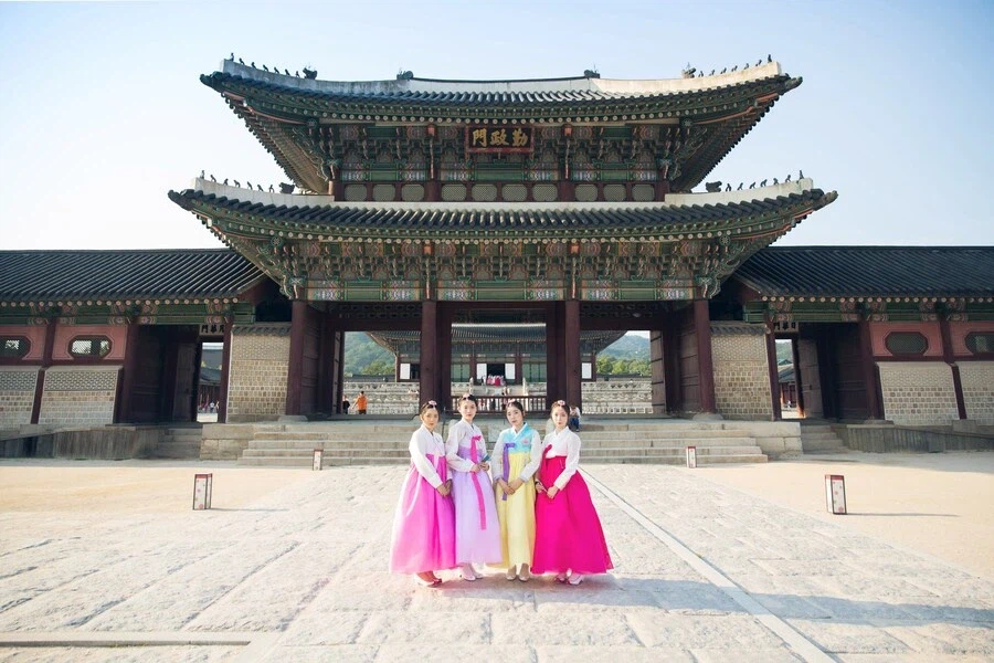 한국 관광온 일본 여성들 국룰짤_1.webp