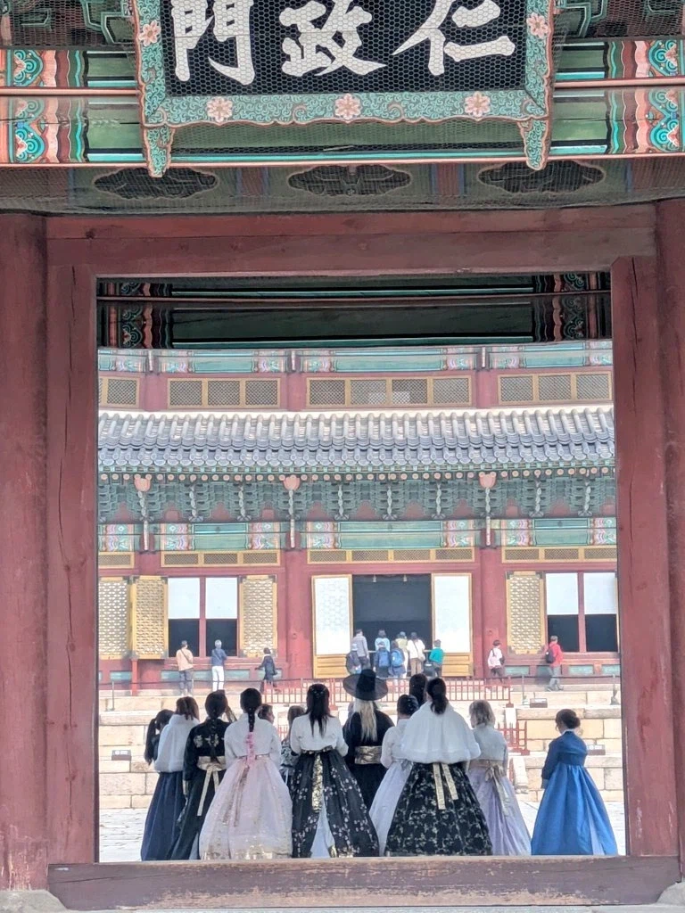 한국 관광온 일본 여성들 국룰짤_6.webp