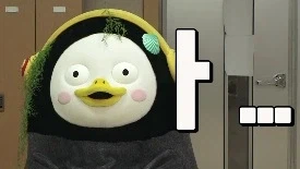 아무리 팬이라도 애니나 게임 티셔츠까지 입는건 좀 그렇지 않아?.jpg_3.webp