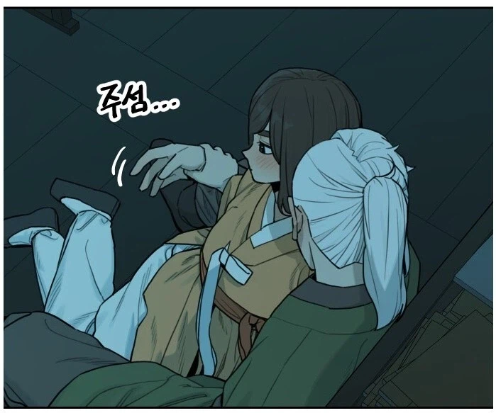 실수해서 여자허리 잡고 급히 손 뗌.jpg_2.webp