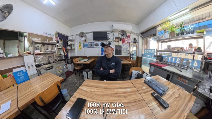 4달라 김치볶음밥을 먹고 만족해하는 영국인.JPG_2.webp