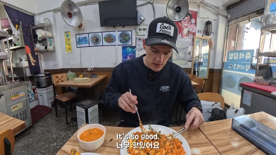 4달라 김치볶음밥을 먹고 만족해하는 영국인.JPG_15.webp