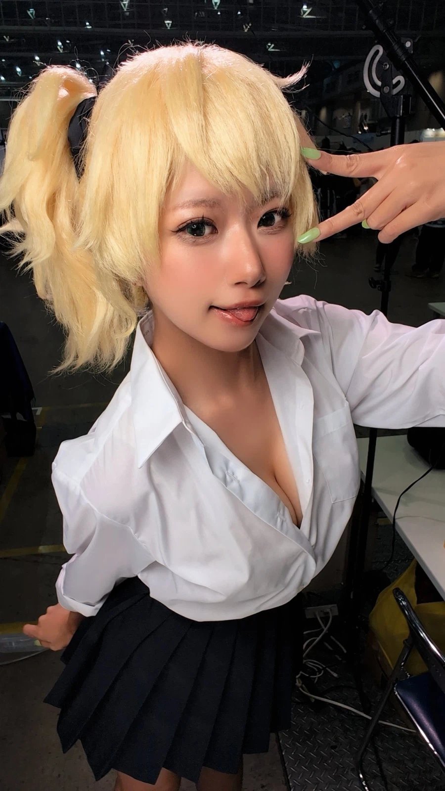 오타쿠에게 상냥한 갸루 코스프레_1.webp