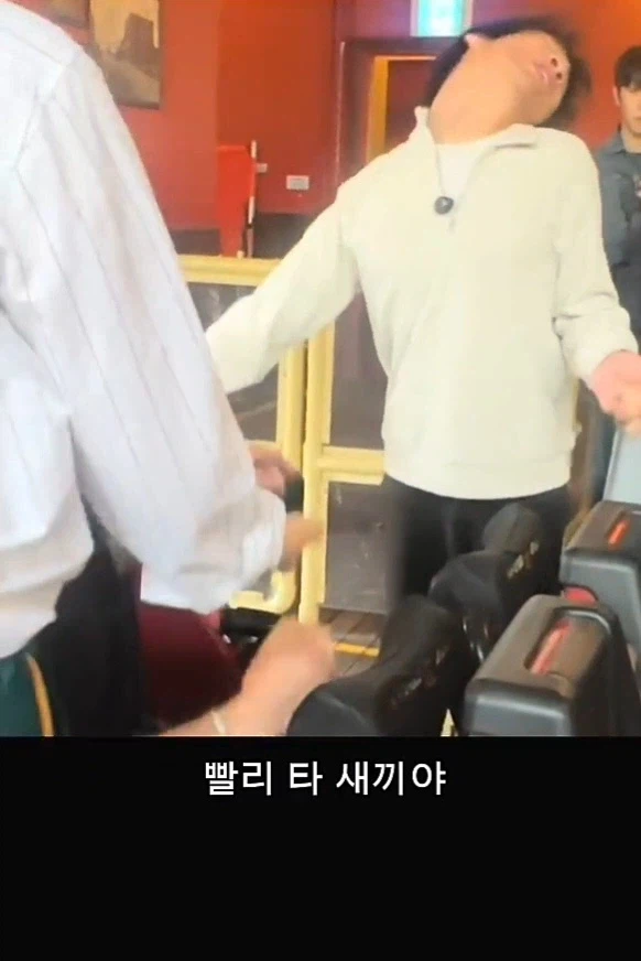 장애인과 놀이공원 놀러가기_21.webp