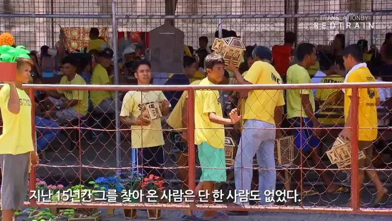 한 방에 15명 수감 몸 돌리기도 힘들다_15.webp