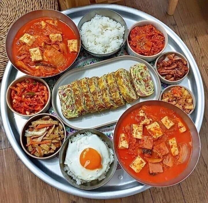 전형적인 한국식 밥상 .jpg_1.webp