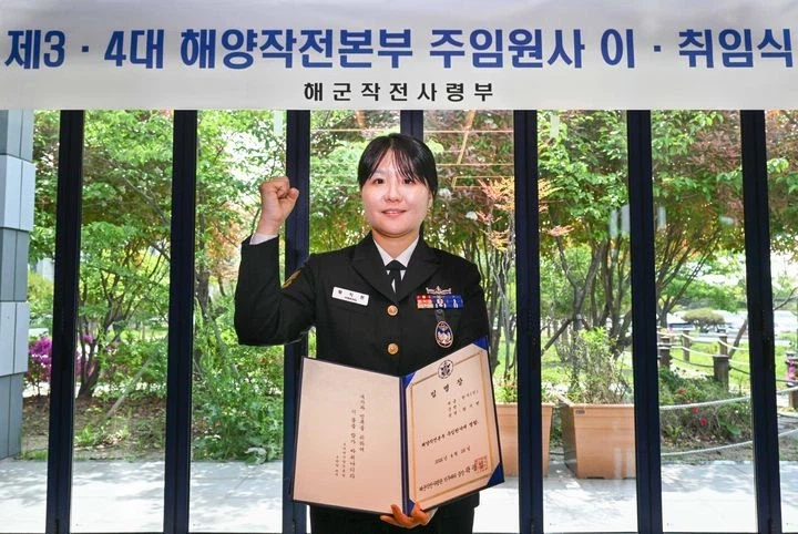 해군 최초 여군 주임원사 임명_3.webp