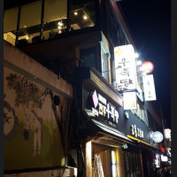 뭔가 수상한 건물.jpg