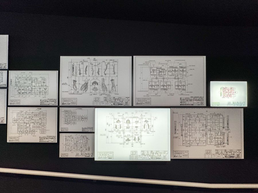 [반다이] BHCPDII MUSEUM 통로 벽면 설정화 외 내부 촬영 사진_24.jpg