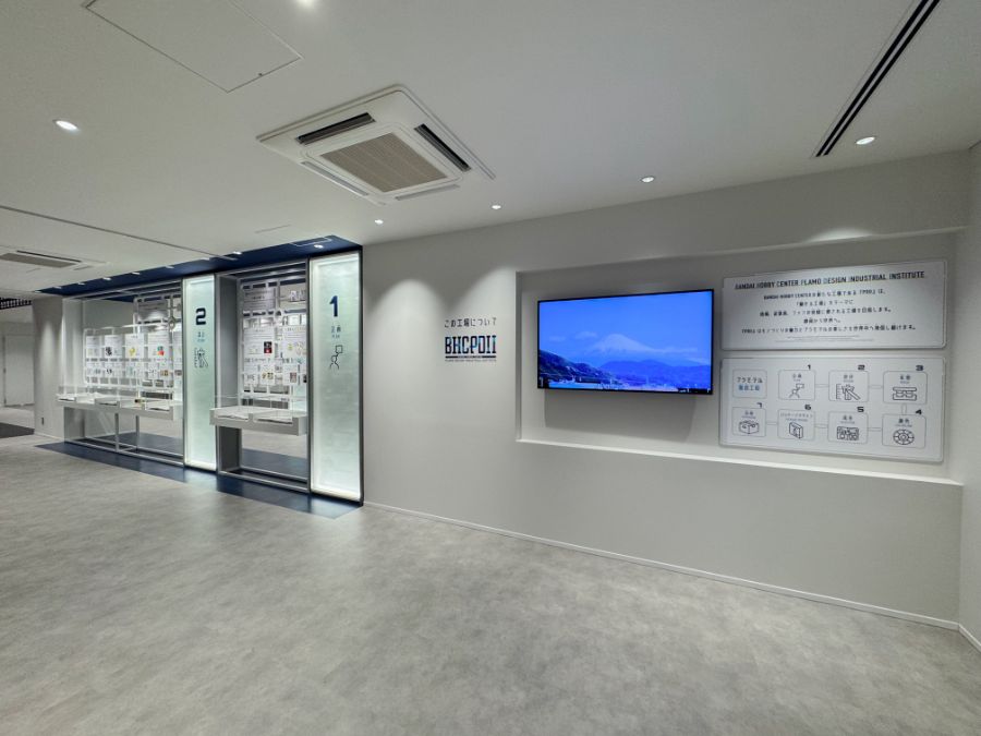 [반다이] BHCPDII MUSEUM 통로 벽면 설정화 외 내부 촬영 사진_34.jpg