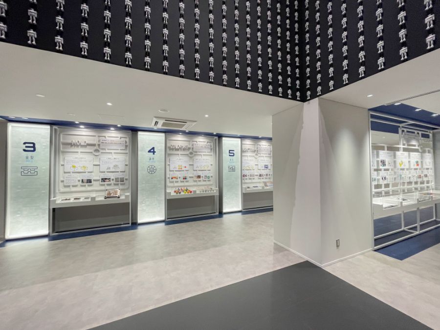 [반다이] BHCPDII MUSEUM 통로 벽면 설정화 외 내부 촬영 사진_40.jpg