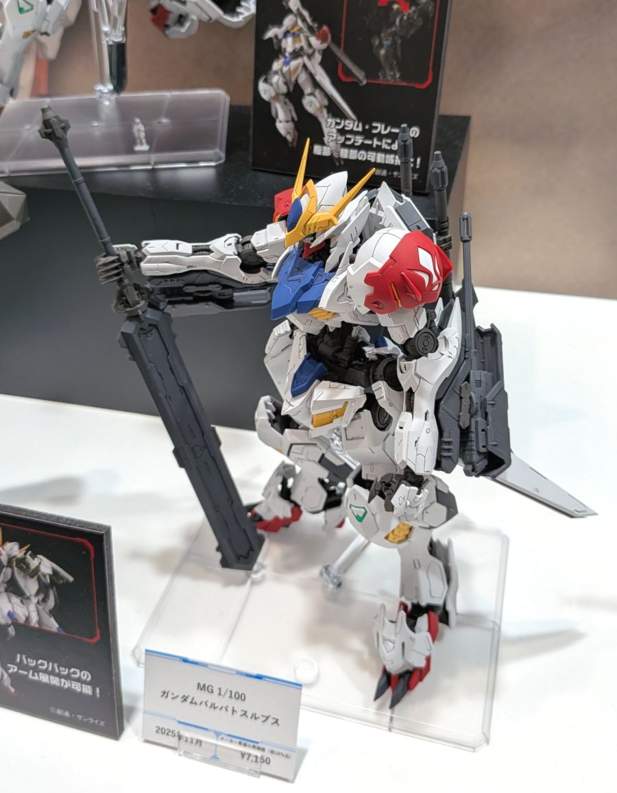 MG 건담 발바토스 루프스 & 전용 무장 세트 전시 사진 2_2.jpg