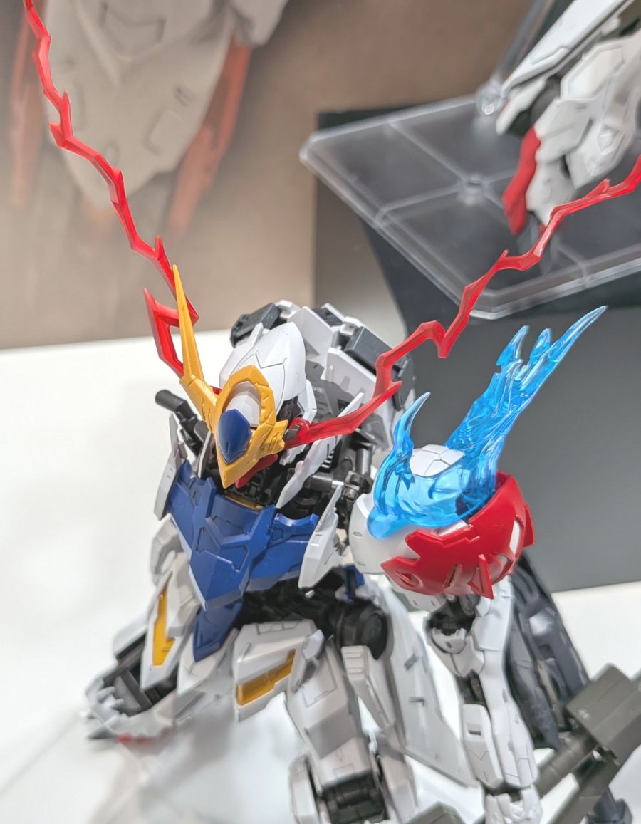 MG 건담 발바토스 루프스 & 전용 무장 세트 전시 사진 2_8.jpg