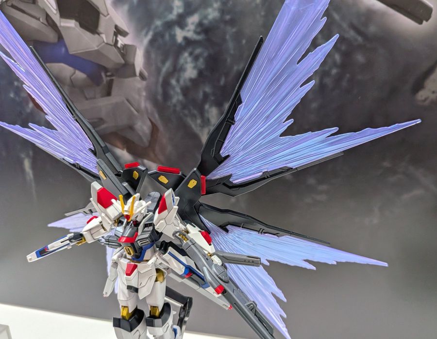 HGCE 1/144 S 프리덤 2식 & 빛의 날개 이펙트 세트 전시 사진 3_4.jpg