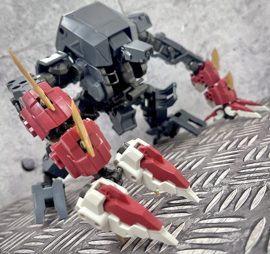 [코토부키야] M.S.G 헤비 웨폰유닛 63 데모닉 암 레드. 조립 샘플 공개_3.jpg