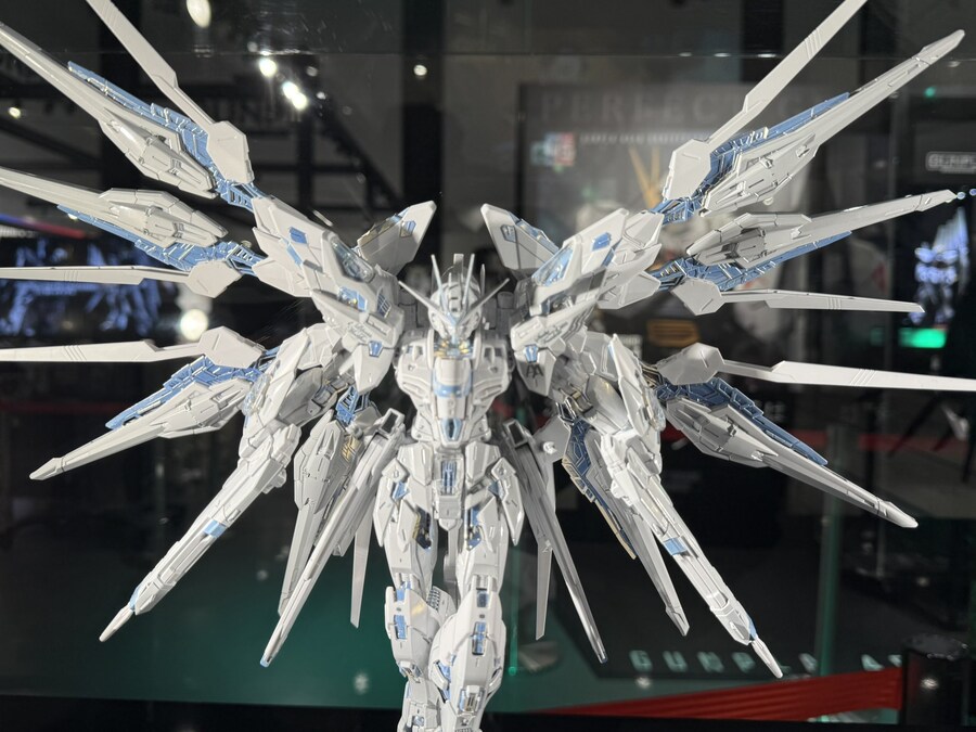 [반다이] MGEX 스트라이크 프리덤 건담 [트와일라이트 코팅] 전시_5.jpg