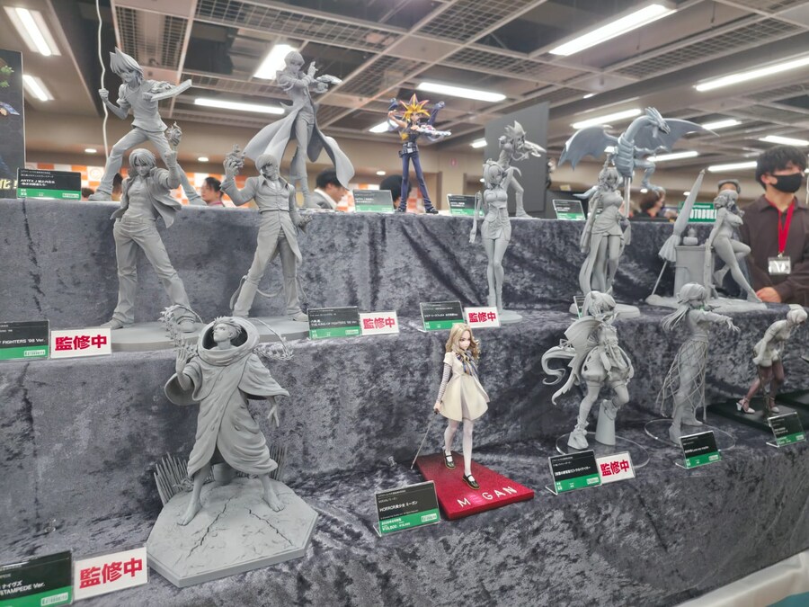 [코토부키야] KOF98 쿄·이오리, 유희왕, 아틀리에 시리즈 등 원형 전시_1.jpg