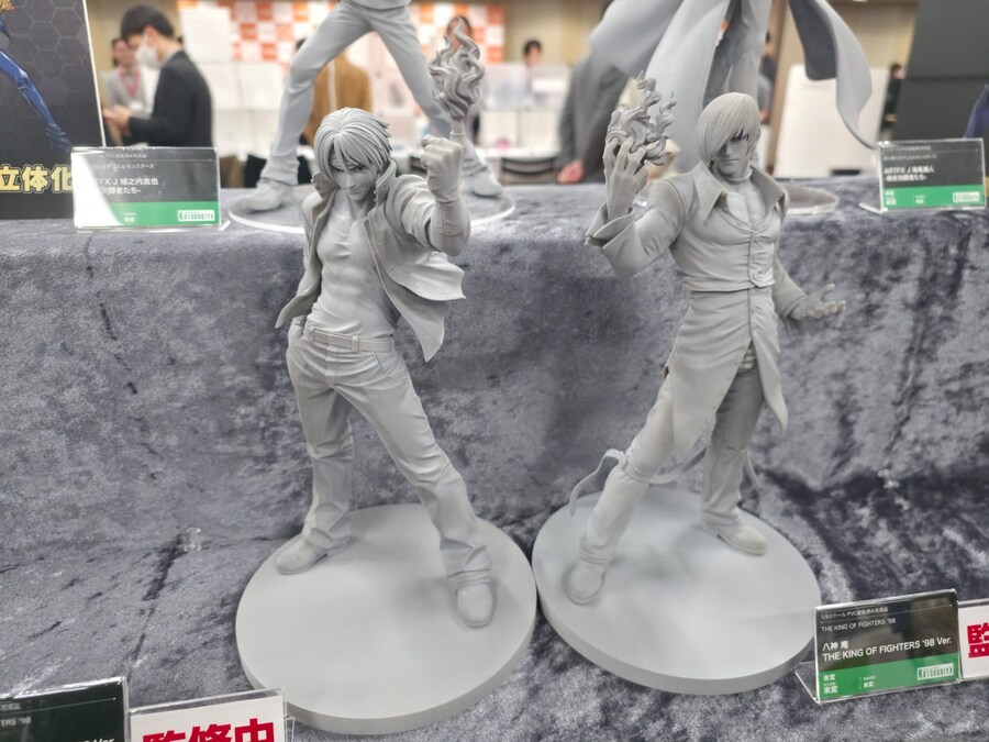 [코토부키야] KOF98 쿄·이오리, 유희왕, 아틀리에 시리즈 등 원형 전시_2.jpg
