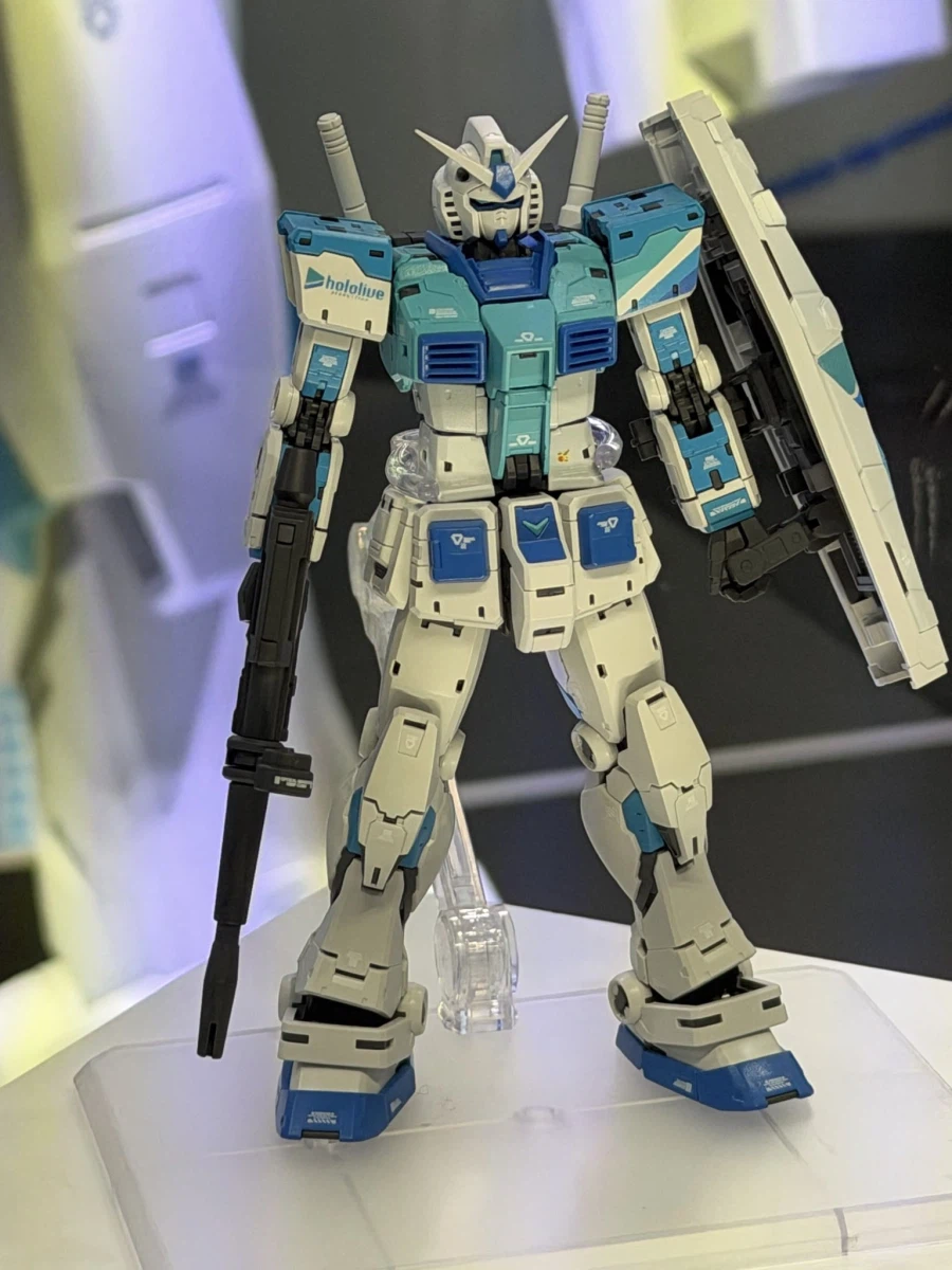 [반다이] 건담 시리즈 × 홀로라이브 프로덕션. 홀로라이브 EXPO 전시 이미지_2.webp