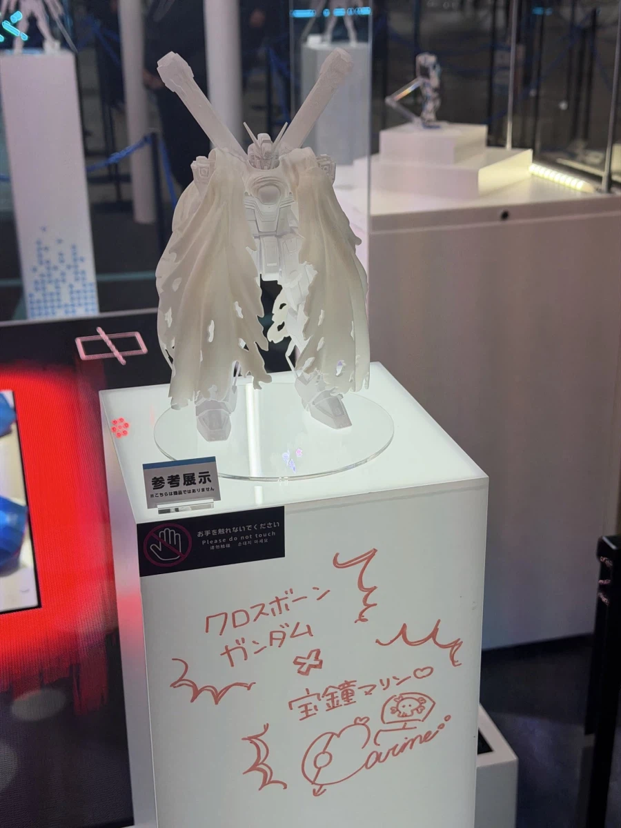 [반다이] 건담 시리즈 × 홀로라이브 프로덕션. 홀로라이브 EXPO 전시 이미지_3.webp